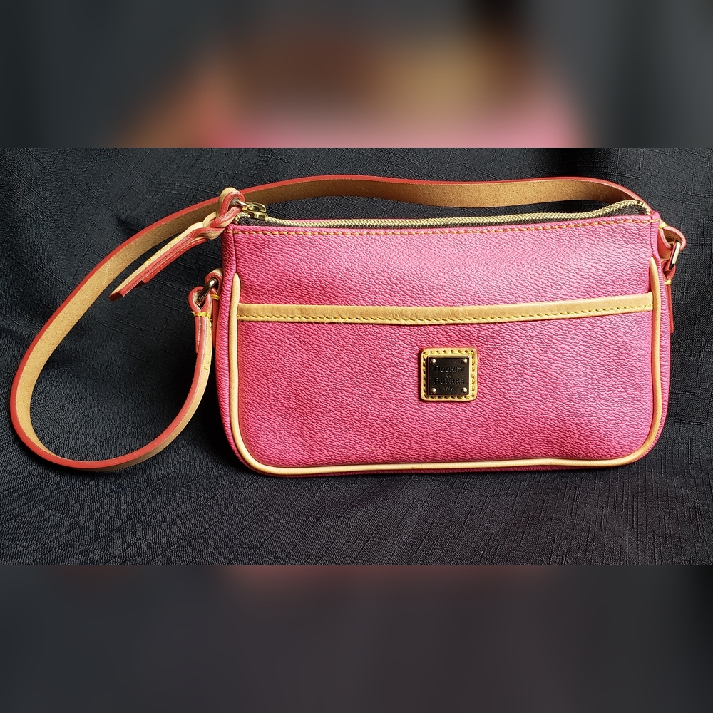 🆕️💖Dooney & Bourke Pebbled Leather Shoulder purse 👛